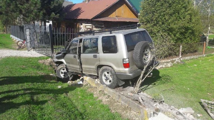 Pijany właściciel warsztatu samochodowego rozbił auto klienta, które miał naprawić