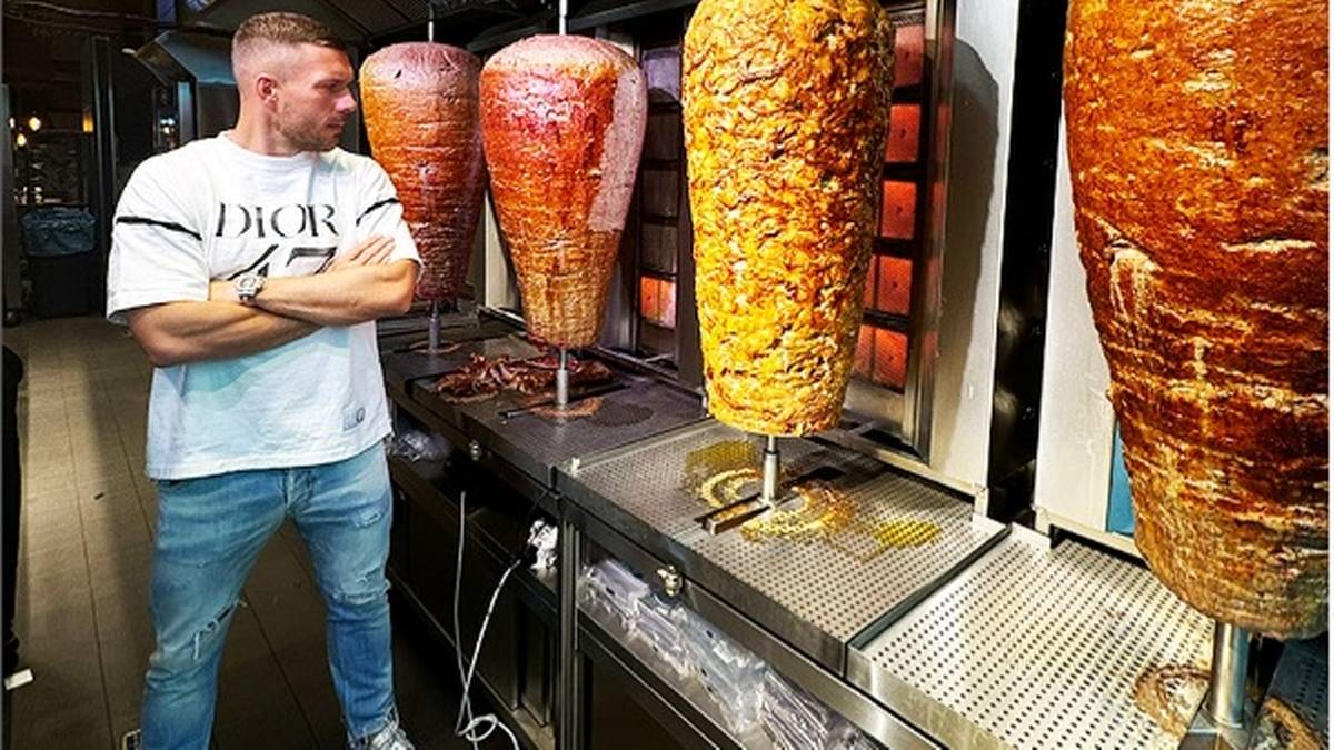 Lukas Podolski ma plan na biznes. Stawia na kebabomaty