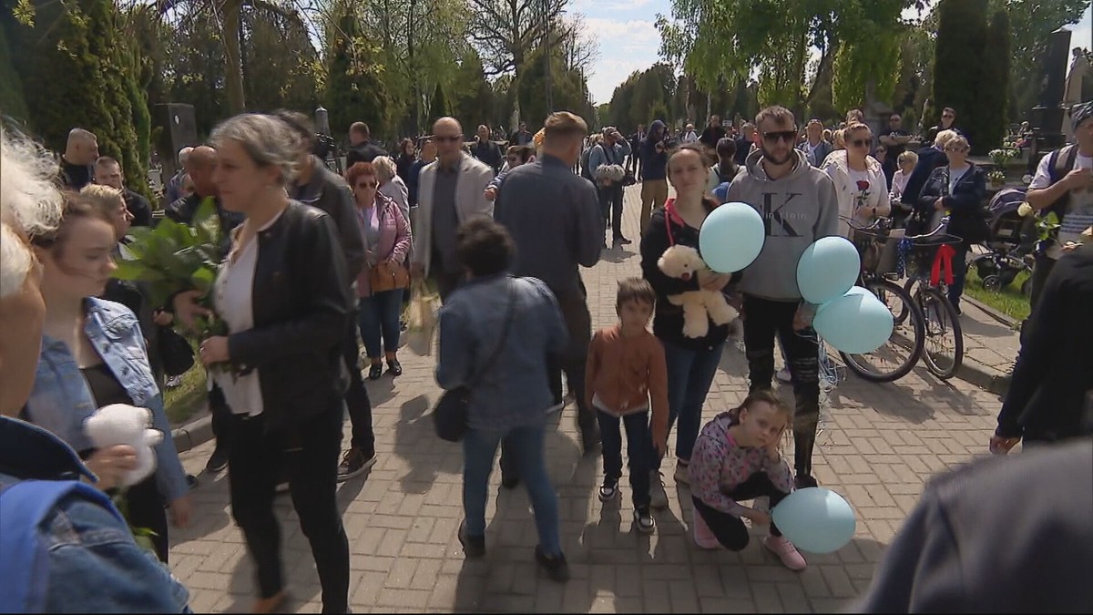 Pogrzeb 8-letniego Kamilka z Częstochowy. Setki mieszkańców pożegnało chłopca