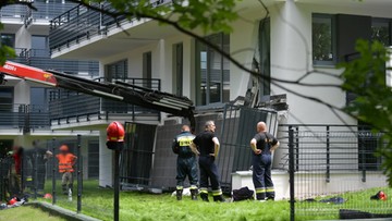 Warszawa: mężczyzna przygnieciony przez balkon