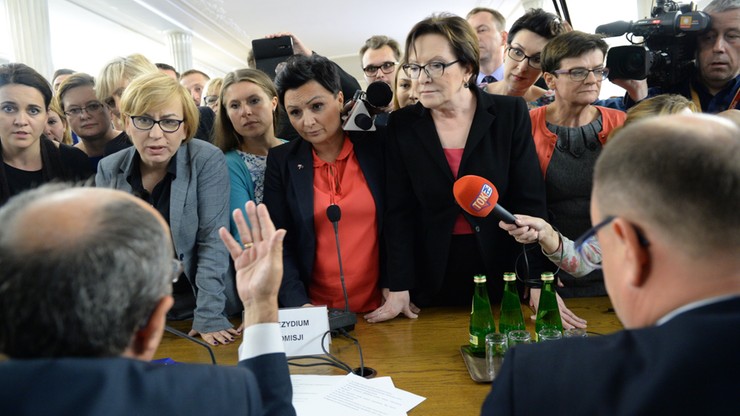 Sejmowa komisja odrzuciła projekt o zakazie aborcji. Posłowie zajmą się nim w czwartek