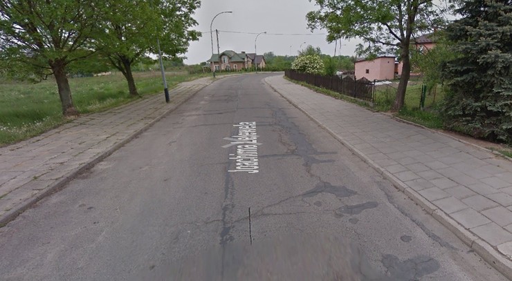 Wypadek w Krośnie. 3-latek wybiegł z samochodu wprost pod nadjeżdżające auto