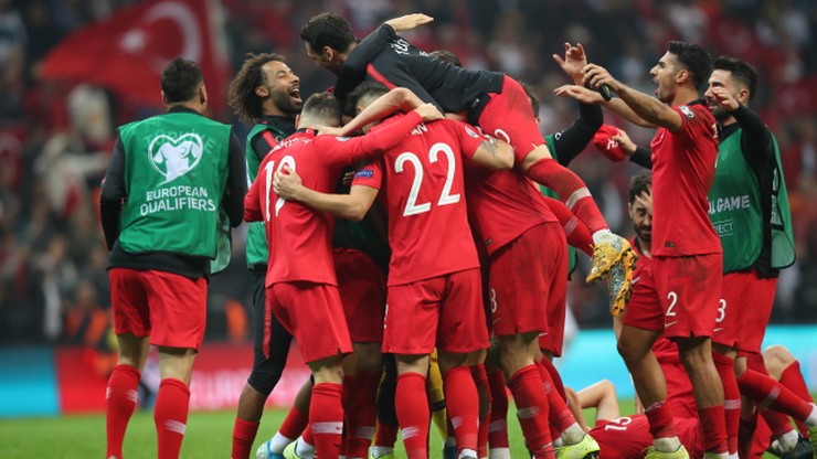 UEFA ukarała turecką federację piłkarską za zachowanie kibiców