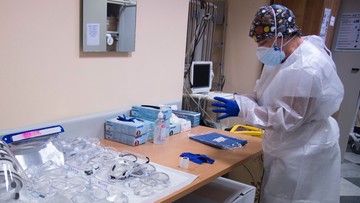 Wirusolog: maseczki chronią, testy genetyczne są wiarygodne