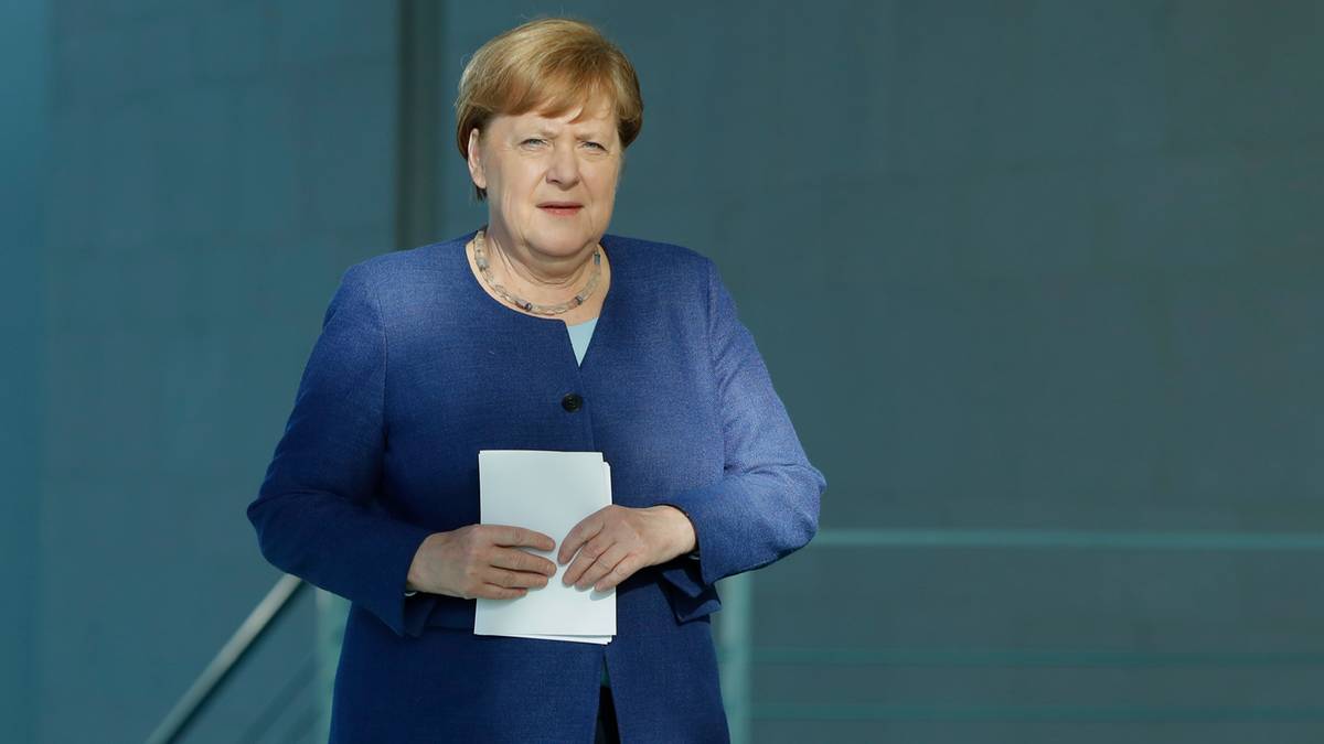 Mówi po rosyjsku, zna Putina i Zełenskiego. Angela Merkel może pośredniczyć w rozmowach pokojowych