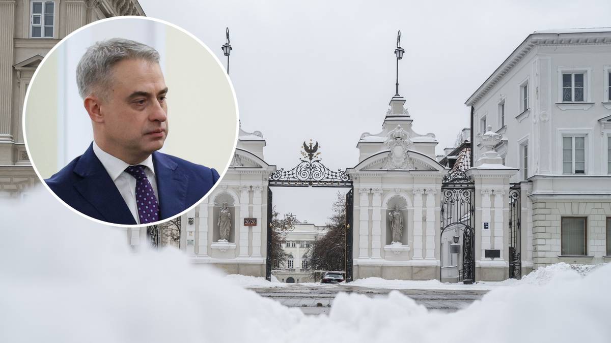 Portret ministra cyfryzacji oraz zimowy widok na bramę Uniwersytetu Warszawskiego.