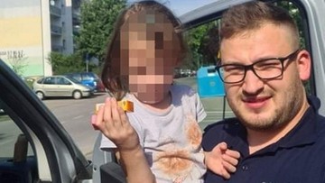 Sześciolatka samotnie podróżowała pociągiem. Matka spała pijana w domu