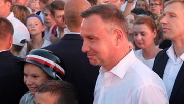 Prezydent Duda wraz z warszawiakami śpiewał na pl. Piłsudskiego powstańcze piosenki