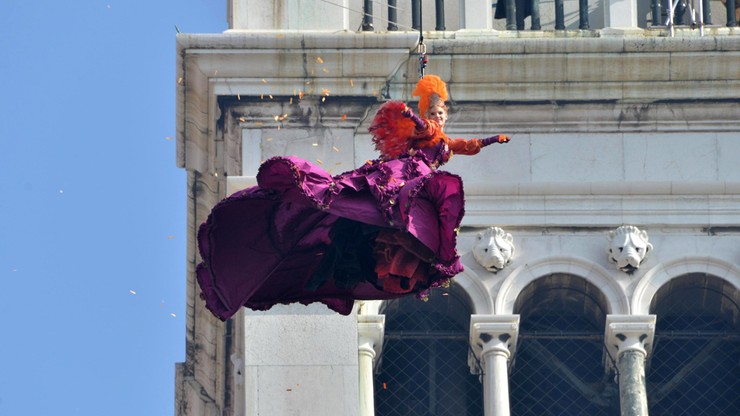 Lot Anioła na karnawale w Wenecji obejrzało 115 tys. osób