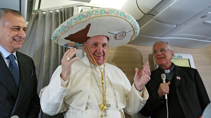 Papież w sombrero od meksykańskiej dziennikarki. W drodze do Hawany