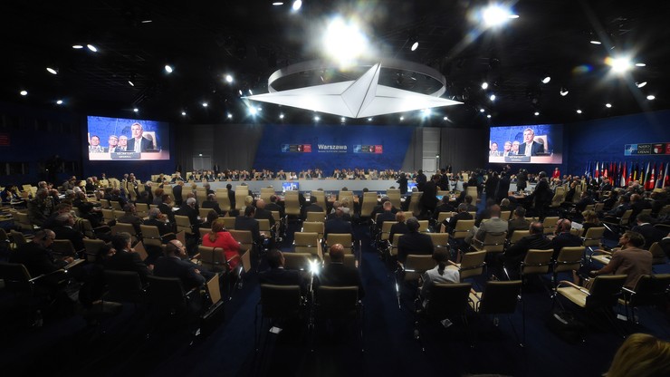 "NATO marzy o wojnie z Rosją". Rosyjska prasa o warszawskim szczycie