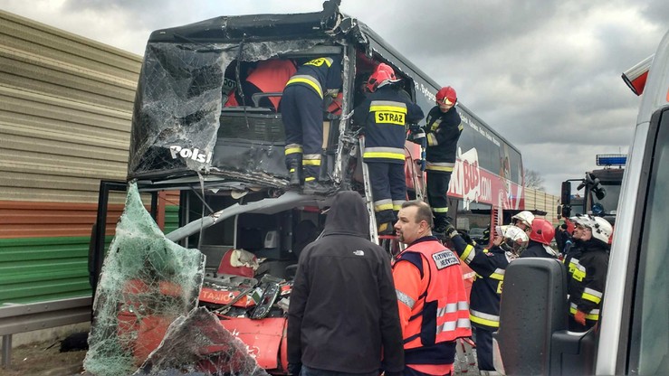Wypadek autokaru na autostradzie A2