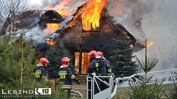 Pożar drewnianej willi krytej strzechą koło Leszna. Spłonęła jak zapałka