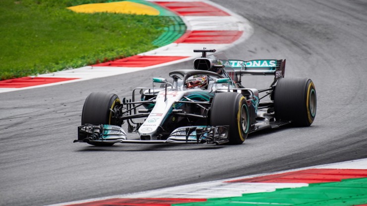 GP Austrii: Kierowcy Mercedesa najszybsi na piątkowych treningach