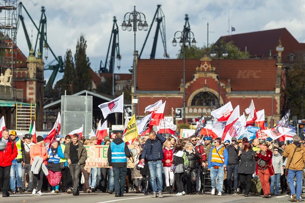 Protest przeciwników szczepień przeciw COVID-19 w Gdańsku.