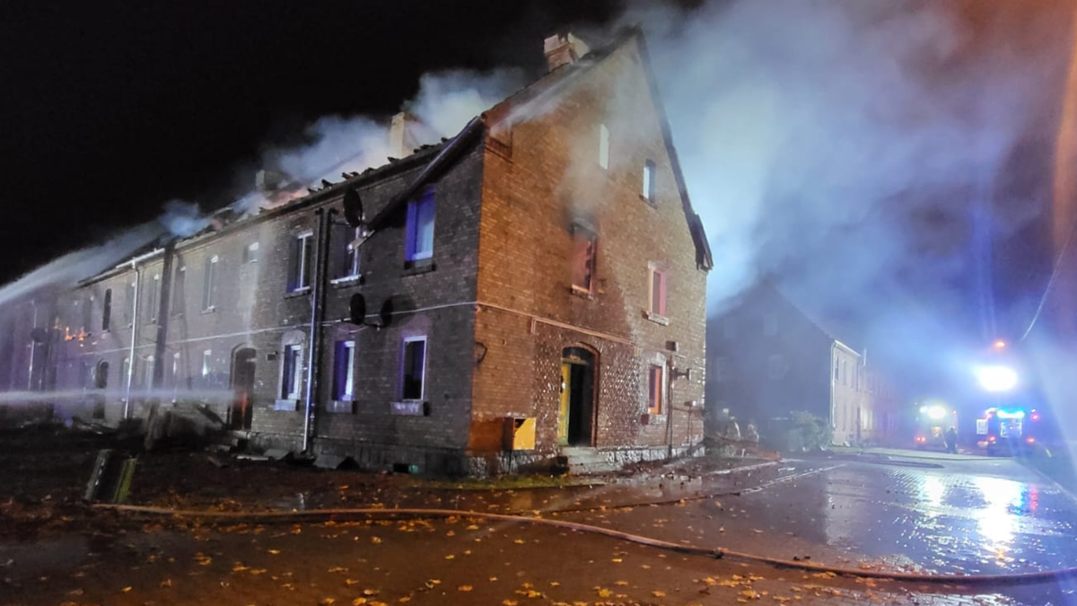 Pożar na Pomorzu Zachodnim. Akcja służb, płonie budynek wielorodzinny