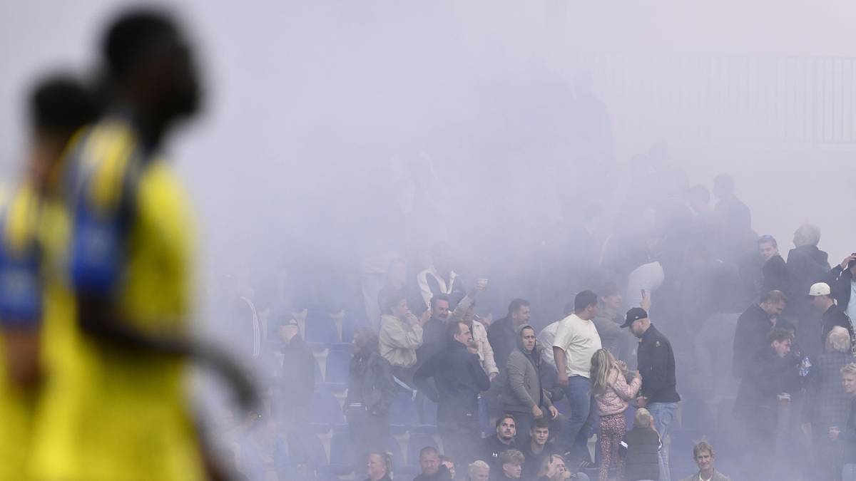 Feyenoord bans away fans after pyrotechnic attack injured seven at Cambuur