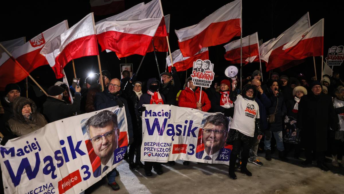 "Jesteście wolni". Demonstracje przed zakładami karnymi w Przytułach Starych i Radomiu