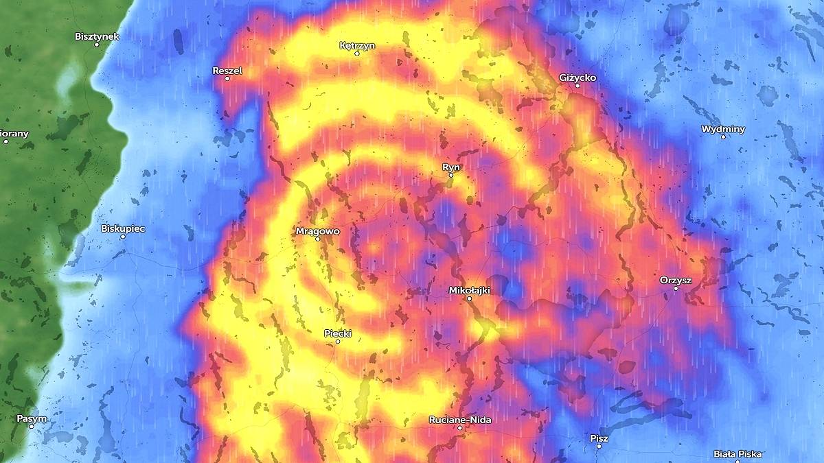 Zobaczyli nad Polską dziwne kółka. Wydano ostrzeżenie