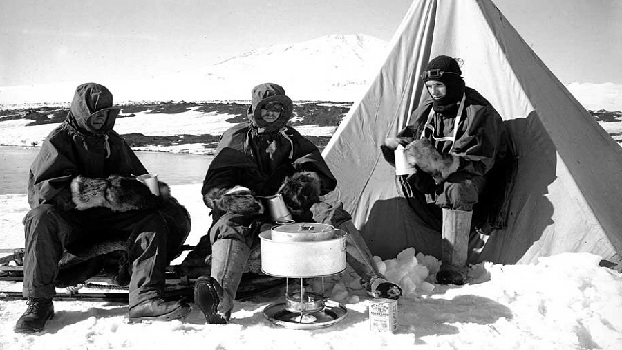 Członkowie ekspedycji Roberta Scotta. Fot. Scott Polar Research Institute.