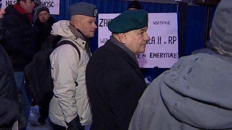 Płk Mazguła nie zostanie ukarany za noszenie wojskowego beretu podczas manifestacji