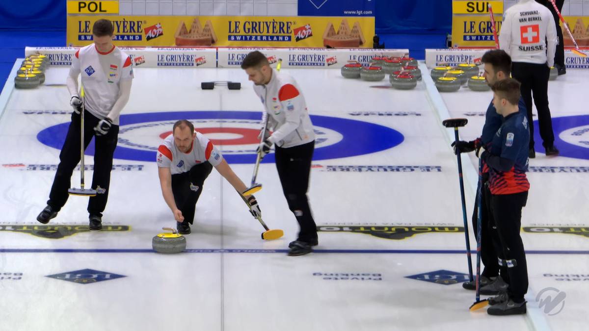 Drużyna Polski w curlingu w akcji podczas meczu z Czechami.