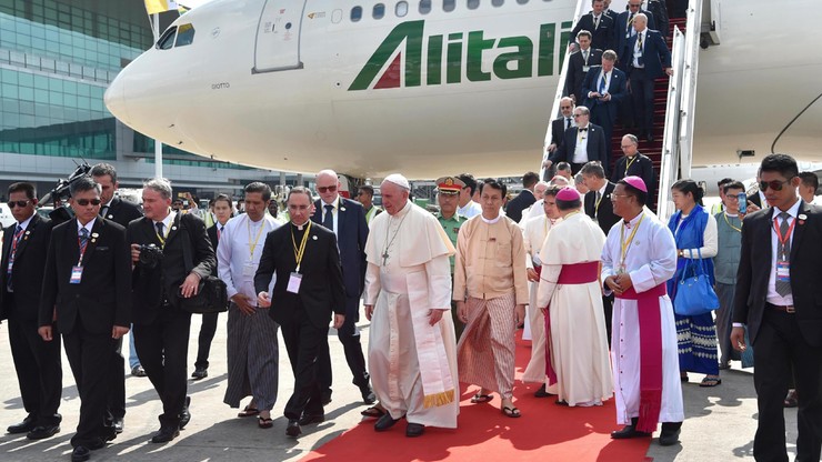 "Kurtuazyjna wizyta". Papież spotkał się z dowódcą sił zbrojnych w Birmie