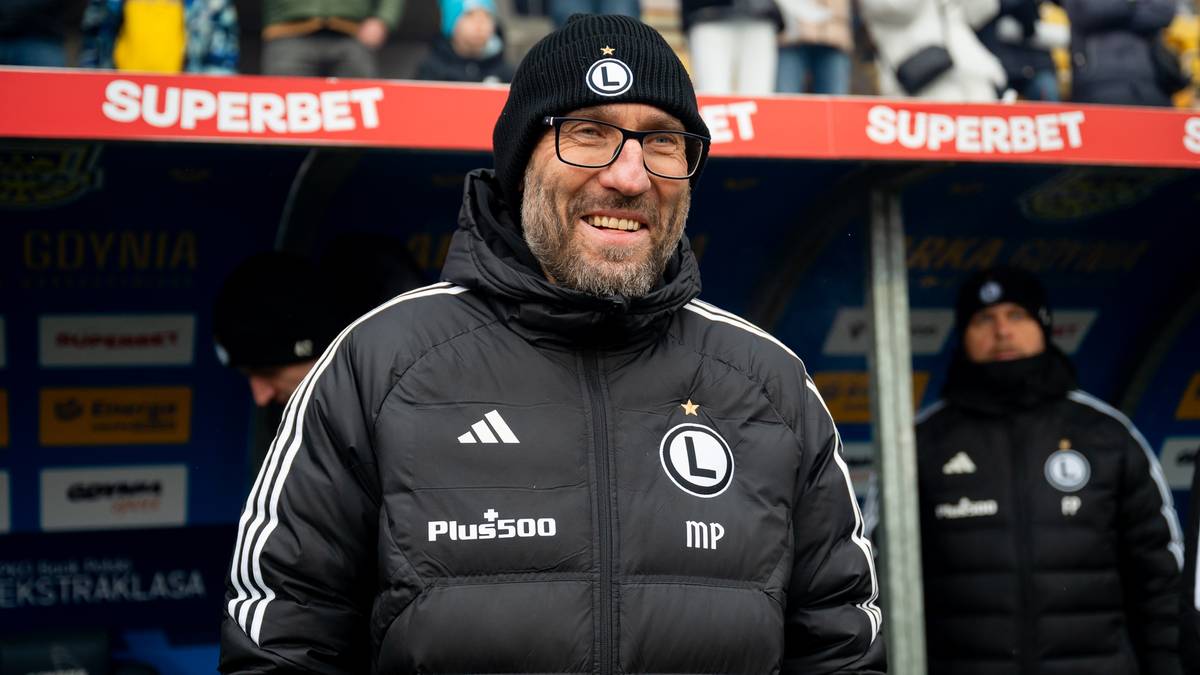 Marek Papszun, trener Legii Warszawa, w czapce i kurtce zimowej.