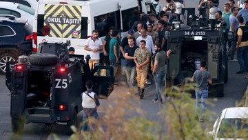Turcja: po próbie zamachu stanu zwolniono około 8 tys. policjantów