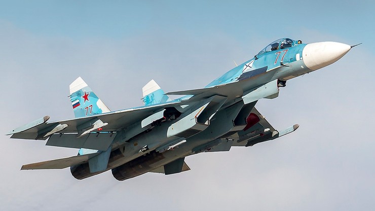 Rosyjski Su-33 rozbił się podczas lądowania na lotniskowcu. Pilot zdołał się katapultować