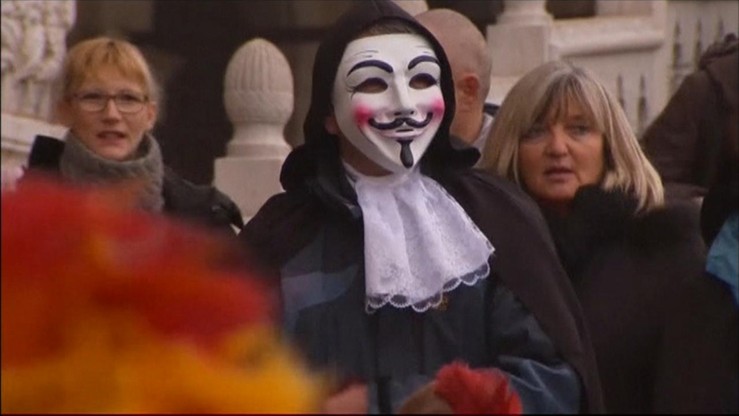 Wenecja: strażnicy miejscy w karnawałowych maskach polują na kieszonkowców
