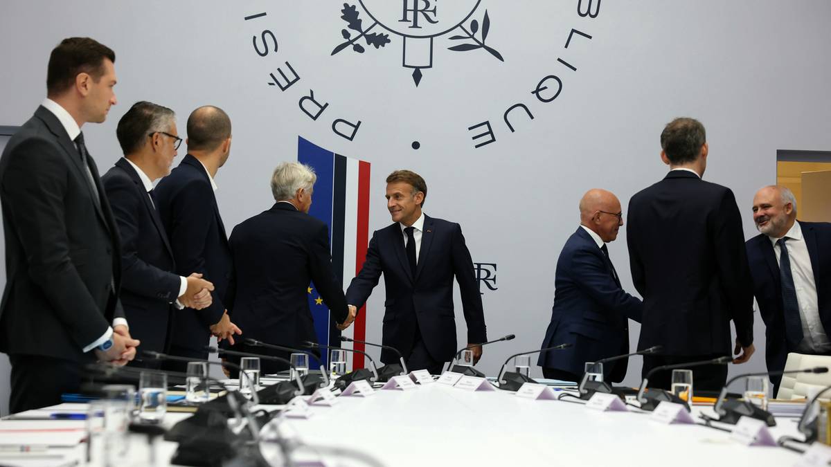 Emmanuel Macron z liderami partii na spotkaniu ws. konfliktów na Ukrainie i Bliskim Wschodzie
