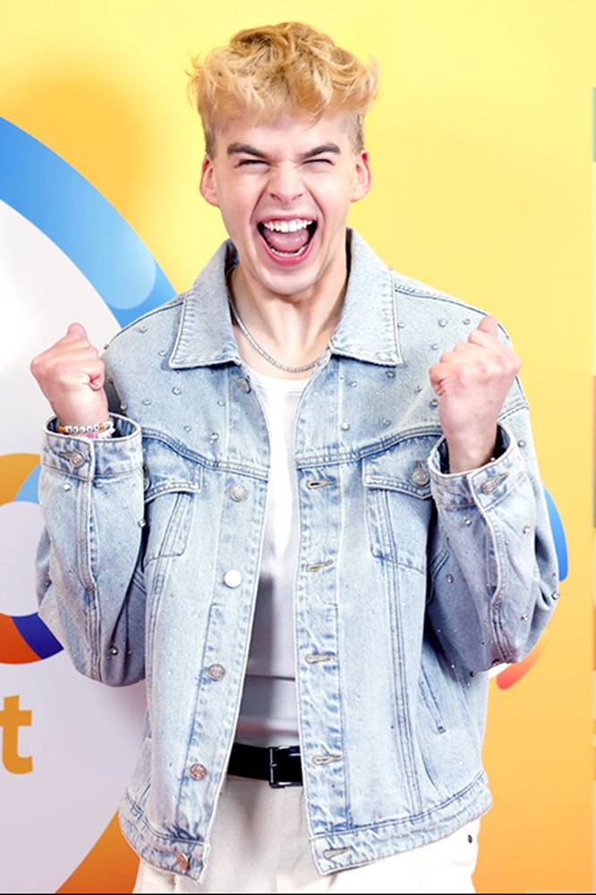 2026-02-03 Podpisał umowę z Polsatem. Jasper nagrał to spotkanie - Polsat.pl