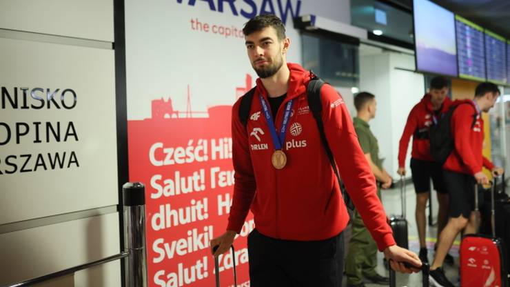 Polscy siatkarze wrócili z Filipin. Zostali przywitani na lotnisku