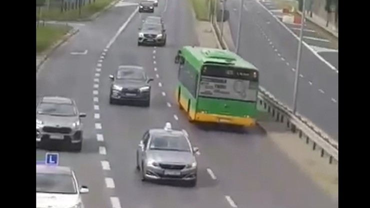 Poznań. Kierująca autobusem miejskim pomyliła trasę. Wjechała pod prąd na trzypasmową drogę