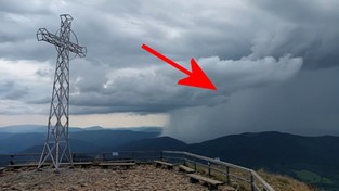 26.08.2022 05:54 Na Bieszczady spadła bomba wodna. Turyści, którzy obserwowali ją ze szczytu Tarnicy, wystraszyli się