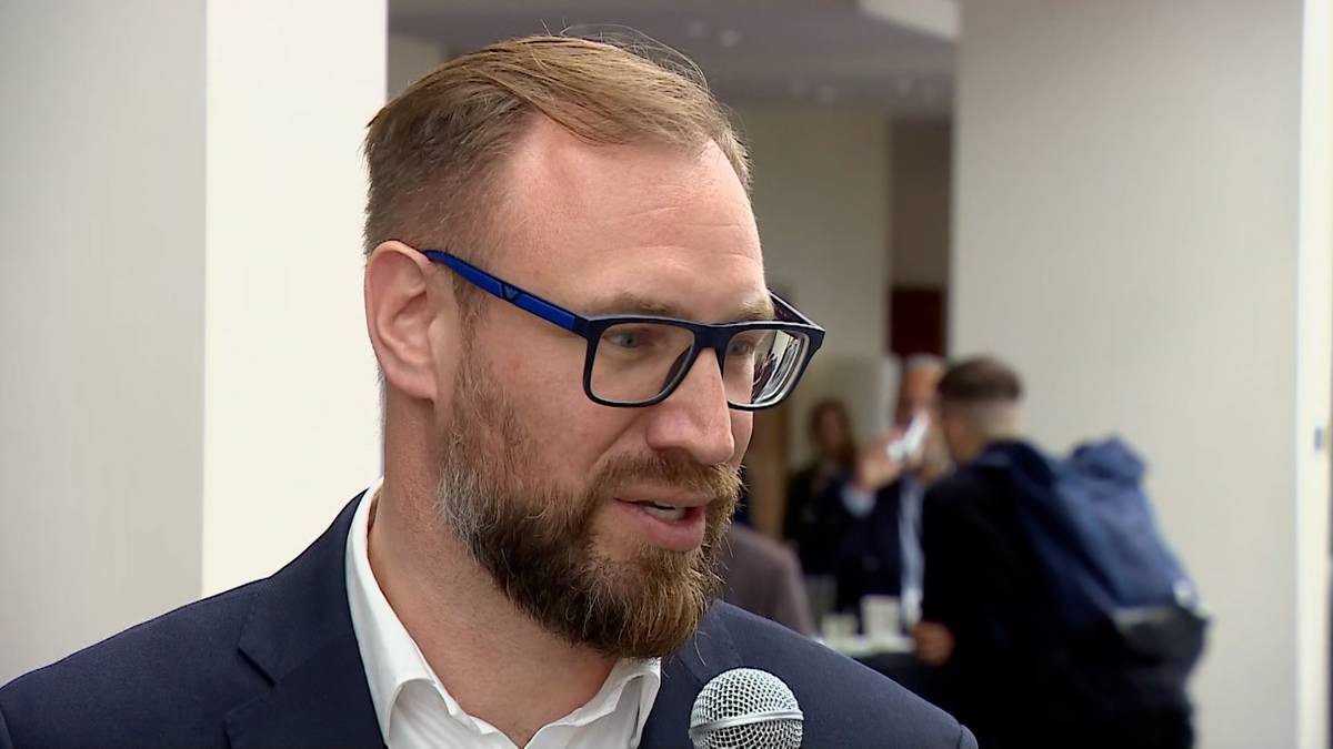 Portret Piotra Należytego, prezesa Superligi, podczas konferencji Sport for Brands w Sopocie.