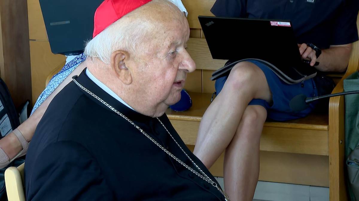 Kardynał Stanisław Dziwisz zeznawał w sądzie. Wcześniej dwa razy odmówił
