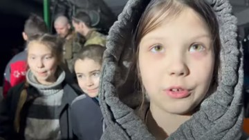 Wstrząsające nagranie z podziemnych bunkrów Azowstalu. Uwięzione dzieci marzą o słońcu