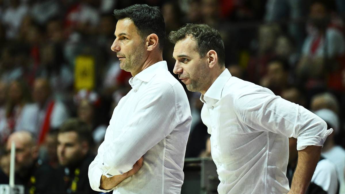 Igor Milicić pozostaje trenerem polskich koszykarzy do MŚ 2027 w Katarze