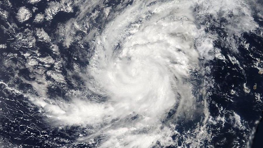 Zdjęcie satelitarne formującego się cyklonu Irma. Fot. NASA / NOAA.