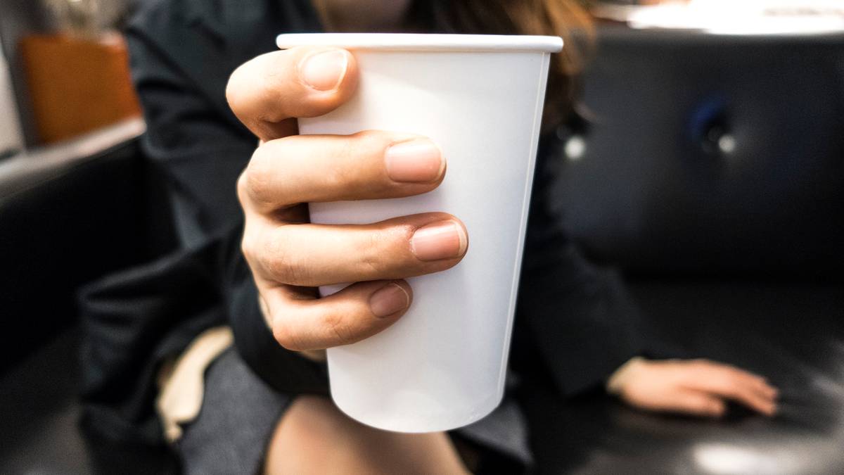 Dystrybutory wody mogą skrywać bakterie, gdy są źle konserwowane