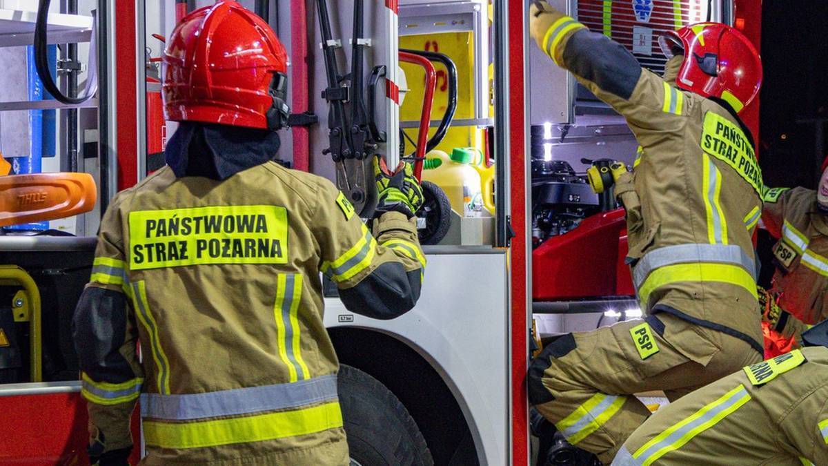 Zdjęcie do aktualności: Pożar stacji bazowej Starlinków na Mazowszu. Akcja służb