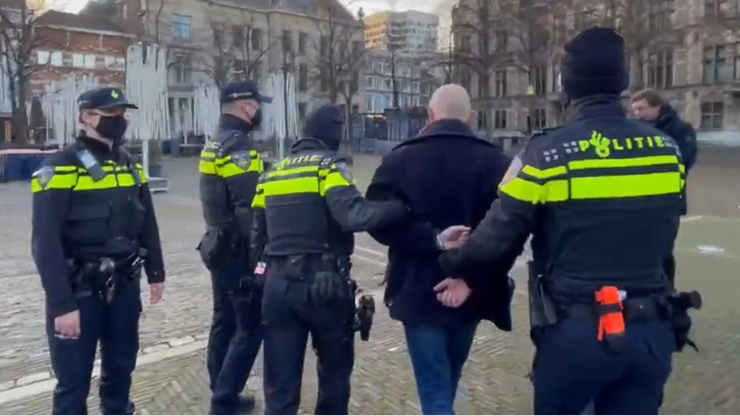 Holandia. Koronasceptyk złamał zakaz zbliżania się do premiera. Został aresztowany