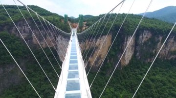 Zamknięto najwyższy szklany most na świecie. Powód? Natłok turystów