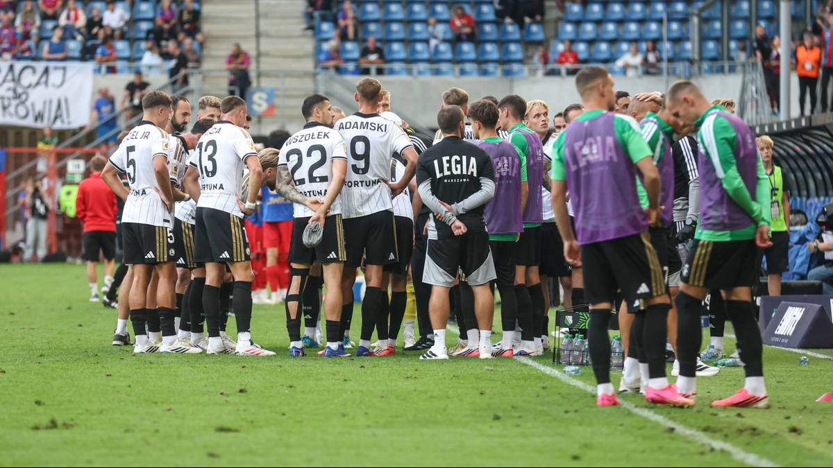 Sędzia się przeżegnał, zawodnicy zeszli z boiska. Dramat na meczu Legii
