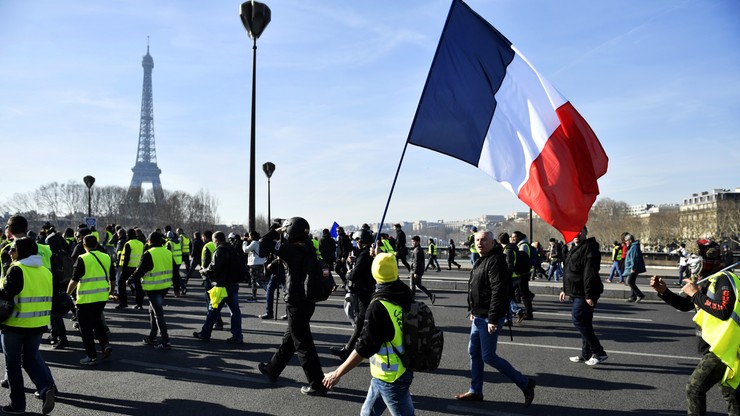 Kolejne marsze "żółtych kamizelek". We Francji manifestowało ponad 40 tys. osób