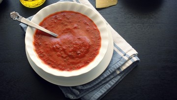 Sos pomidorowy dla zaszczepionych. Rozdają go włoscy rolnicy