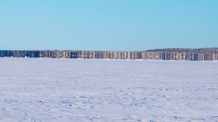 W Finlandii "odkryto" nową wyspę na środku zamarzniętego jeziora