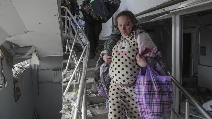 Wojna Rosja-Ukraina. Pacjentka ostrzelanego szpitala położniczego w Mariupolu urodziła dziecko